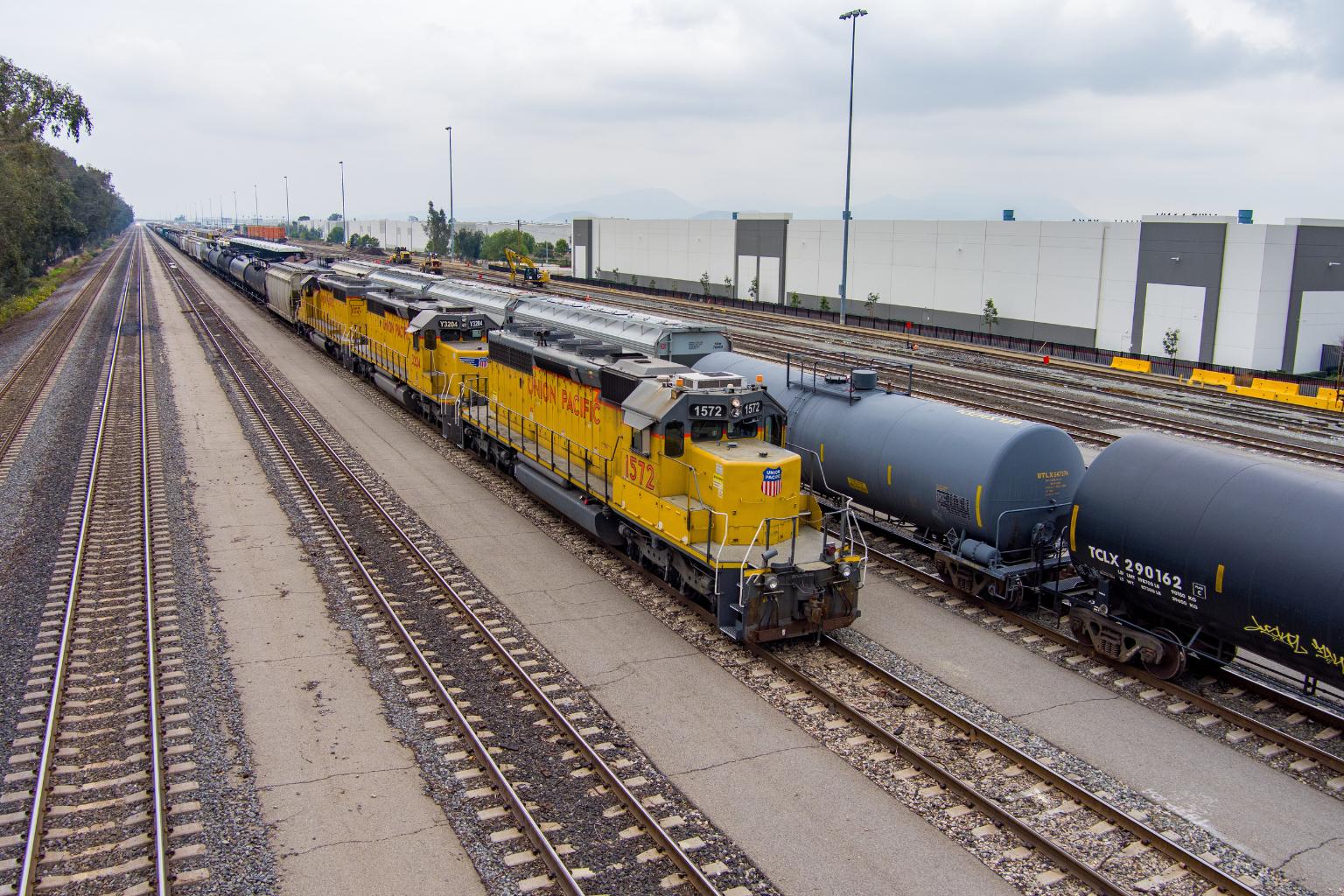 Union Pacific tank cars transport fuel in Fontana, California | LR